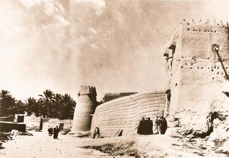 File:Dukhnah Gate Old Riyadh.jpg