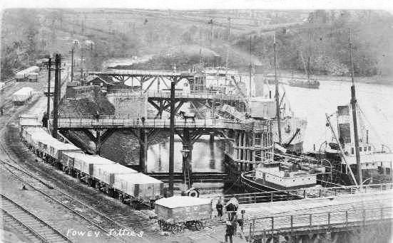 File:Fowey jetties.jpg