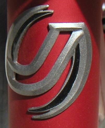 File:Jamis head badge.JPG