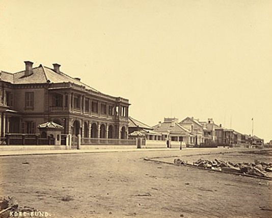 File:Kobe bund Japan 1872.jpg