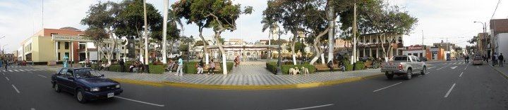 File:Panoramica Plaza de Armas de Huacho.jpg