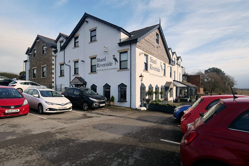 File:Shard Riverside Inn (geograph 6386335).jpg