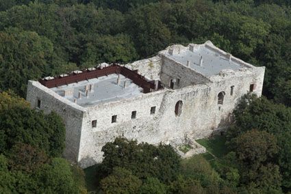 File:Várgesztes - Castle.jpg