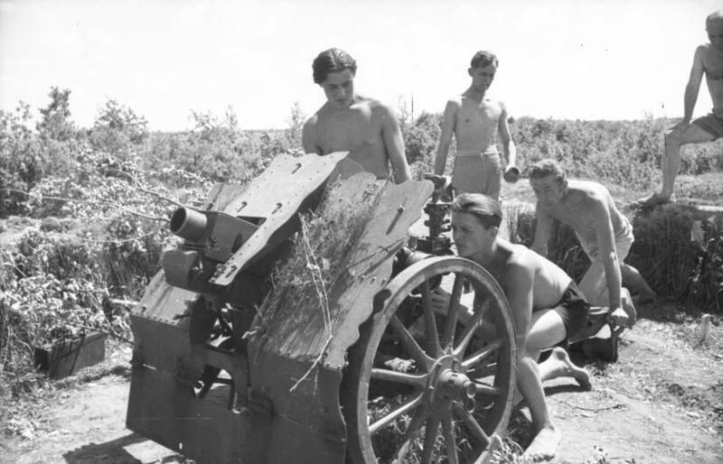 File:Bundesarchiv Bild 101I-219-0594-33, Russland-Mitte-Süd, Infanteriegeschütz.jpg