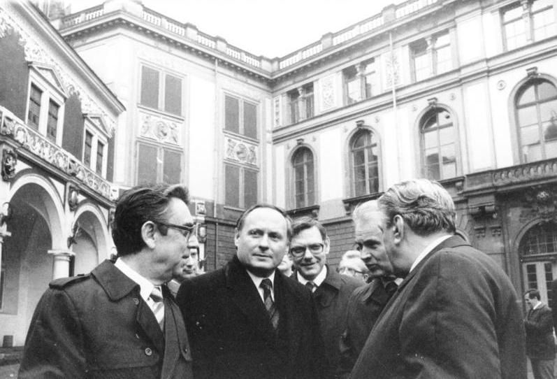 File:Bundesarchiv Bild 183-1985-1115-037, Dresden, Lafontaine-Besuch.jpg