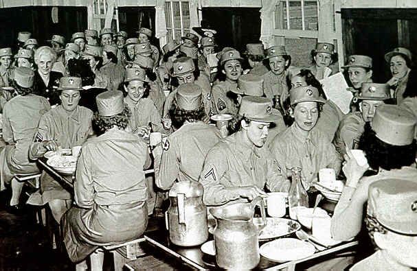 File:Camp Crowder WACs.jpg