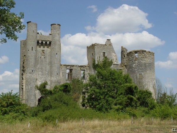 File:Chateau passy les tours 001.jpg