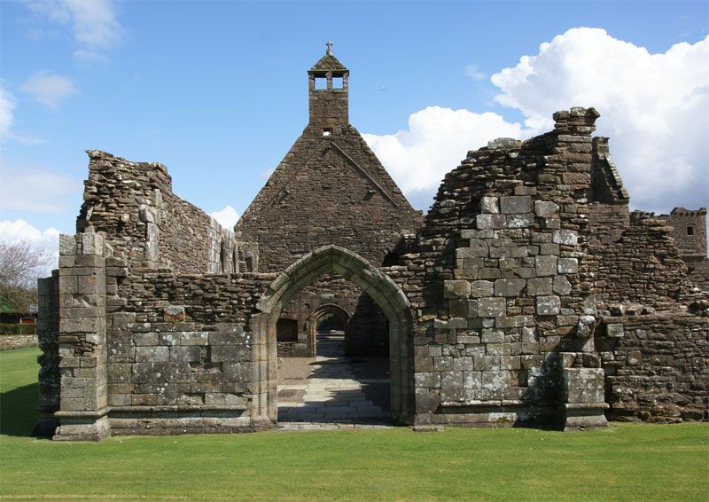 File:Crossraguel Abbey - church.jpg