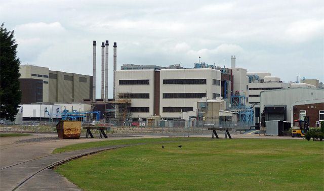 File:Factory, Grimsby (2) (geograph 2691507).jpg