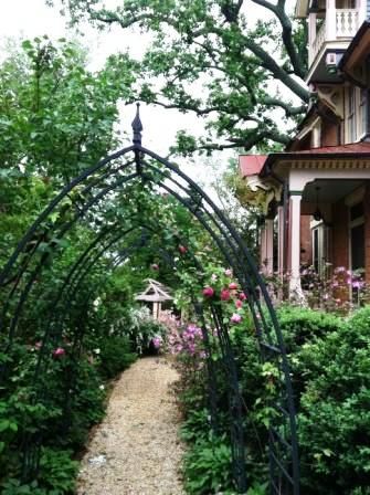 File:Front walkway to Mt. Hope.jpg