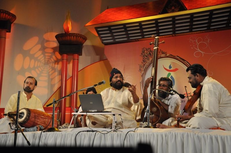 File:Yesudas at Nishagandhi.jpg