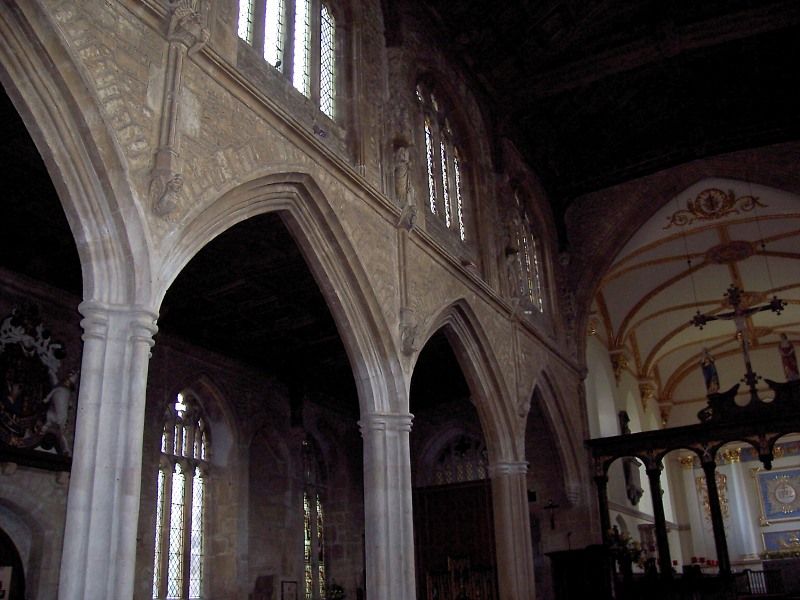 File:Bruton Church nave and chancel.jpg