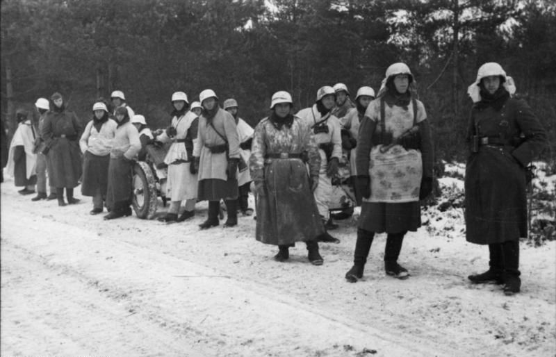 File:Bundesarchiv Bild 101I-268-0178-10, Russland, Soldaten am Straßenrand.jpg