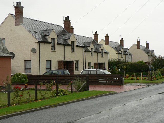 File:Houses at Balkeerie.jpg