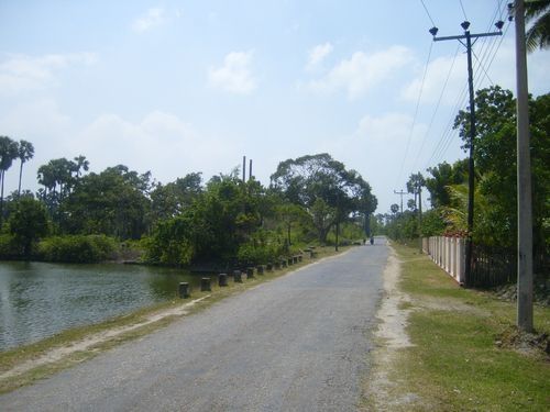 File:Kayts Road via Karampon Village.jpg