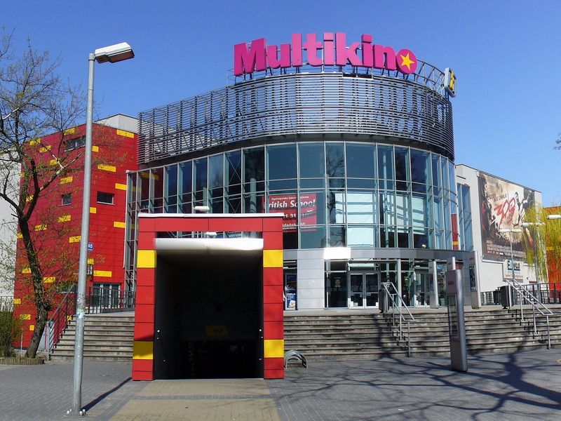 File:Multikino.jpg