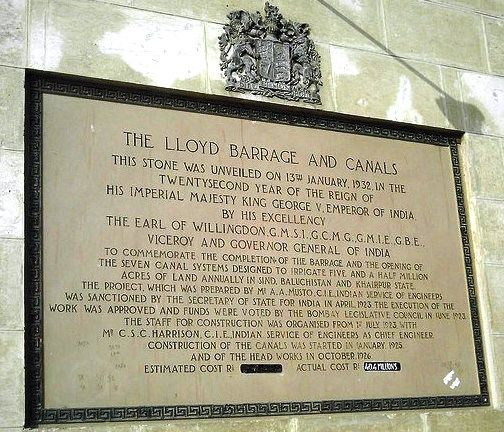 File:Plaque at the Lloyd-Barrage (Sukkur-Barrage).jpg