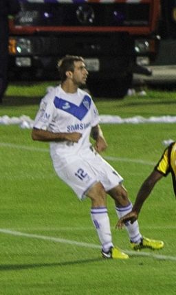 File:Pratto Velez Penarol 2013.jpg