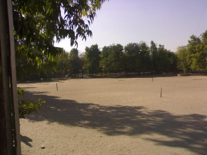 File:Sheth C.N Vidyalaya Play Ground.jpg