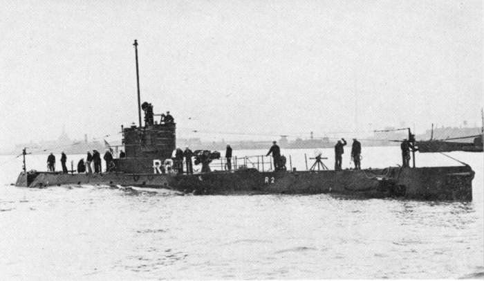 File:USS R-2 (SS-79).jpg