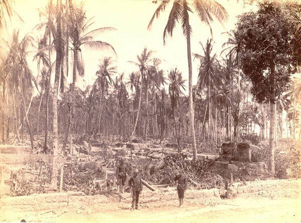 File:Cakranegara destructions 1894.jpg