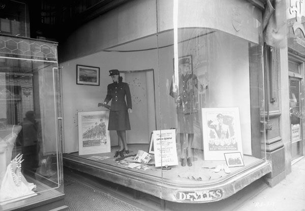 File:RCAF WD Uniform display.jpg