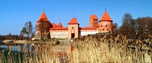 File:Trakai castle close.jpg