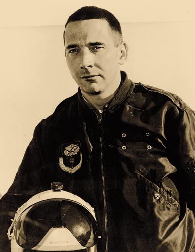 File:Walter Boyne B47 Pilot.jpg