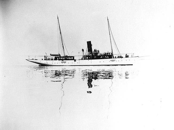 File:Yacht Legonia II.jpg