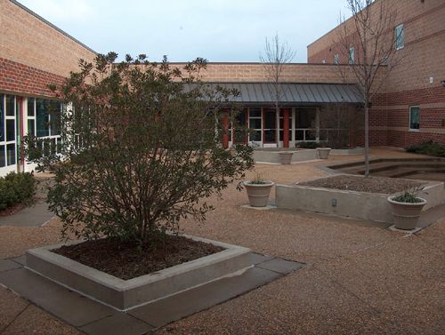 File:Bhs int courtyard.jpg