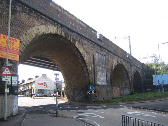 File:Bushey Arches - geograph.org.uk - 505347.jpg