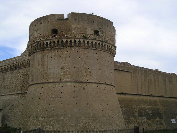 File:CastelloCrotone.jpg