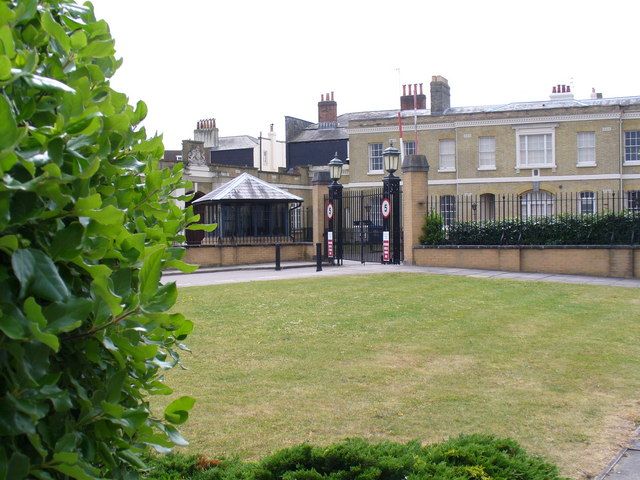 File:Court Buildings - geograph.org.uk - 431426.jpg