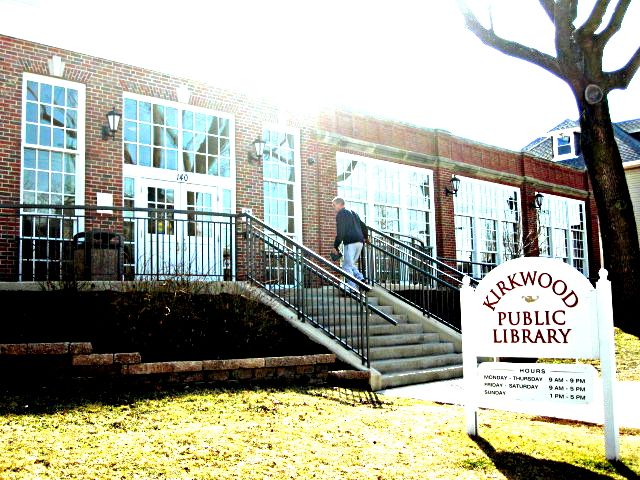 File:Front of Kirkwood Public Library.JPG