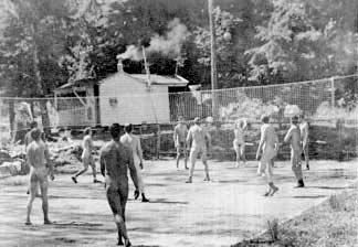 File:Nudist-naturist volleyball.jpg