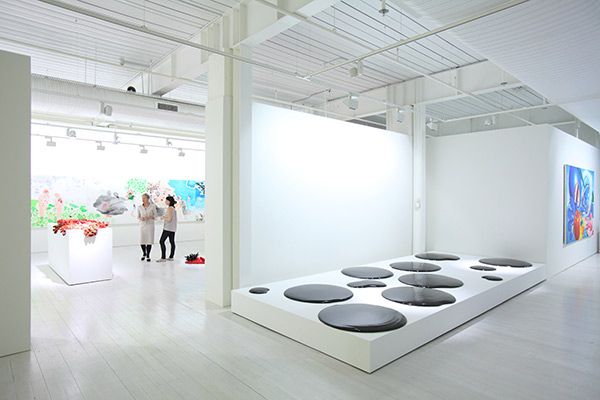 File:White Rabbit Gallery interior.jpg