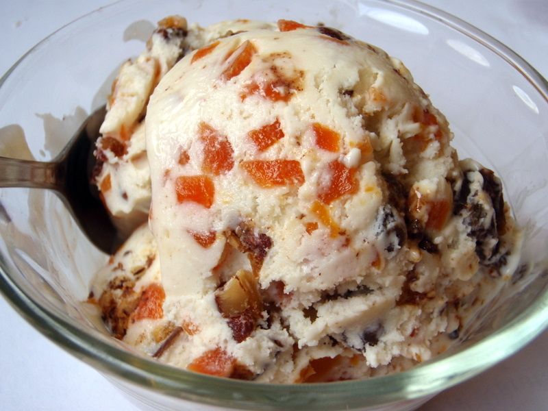 File:Carrot cake ice cream.jpg