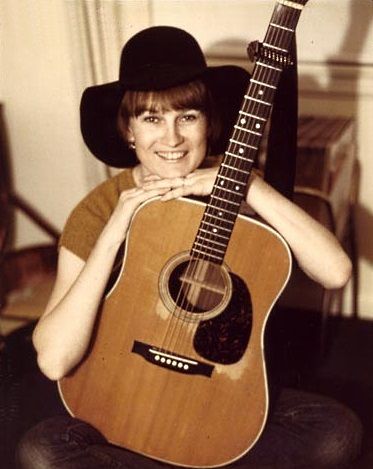 File:Gail Davies--Martin Guitar 1977.jpg