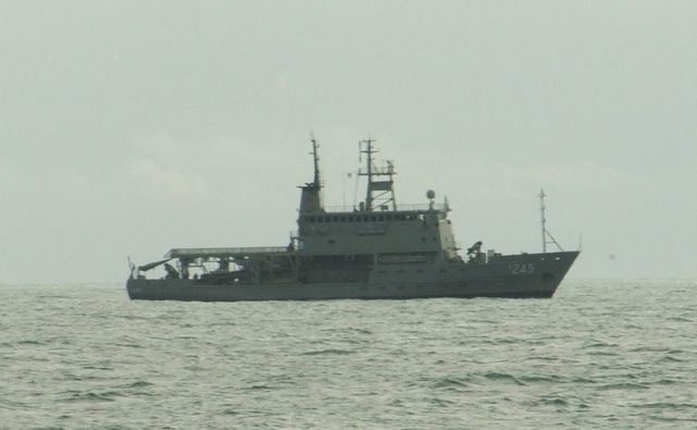 File:HMAS Leeuwin Cairns.jpg