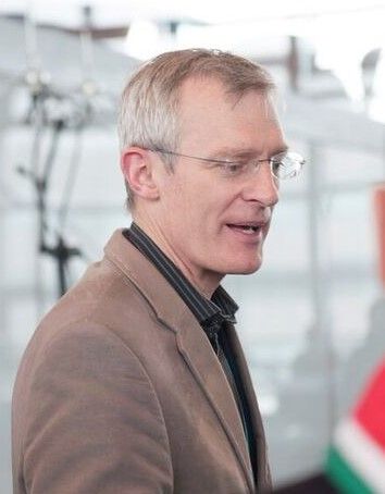 File:Jeremy Vine at the Senedd in 2016.jpg