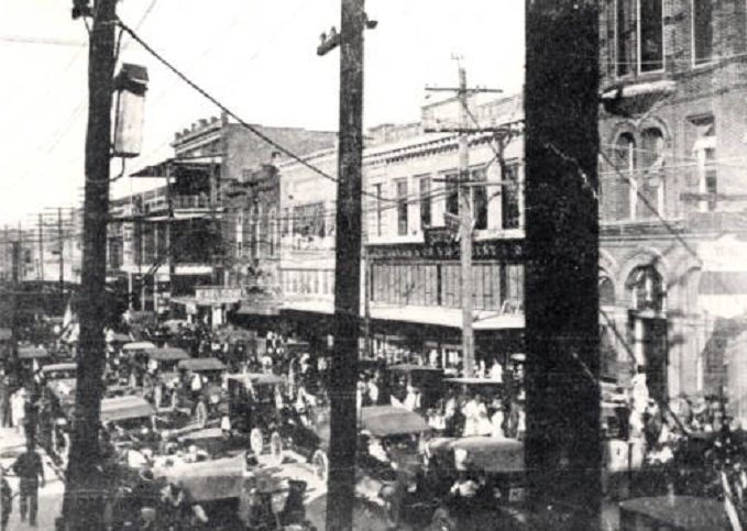 File:Ryan Street Crowd.jpg