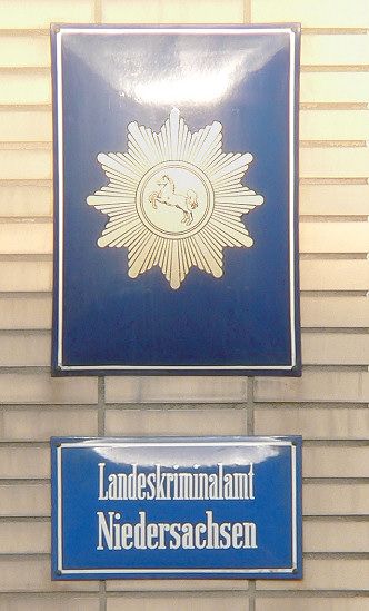 File:Schild LKA Hannover.jpg