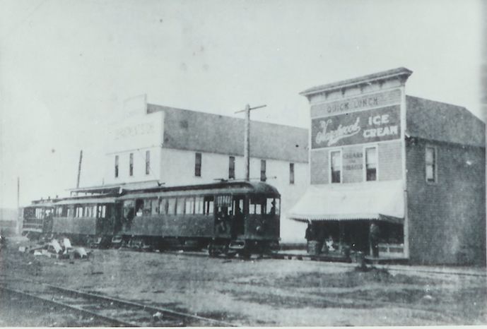 File:St. Johns, Oregon electric trolley, 1904.jpg