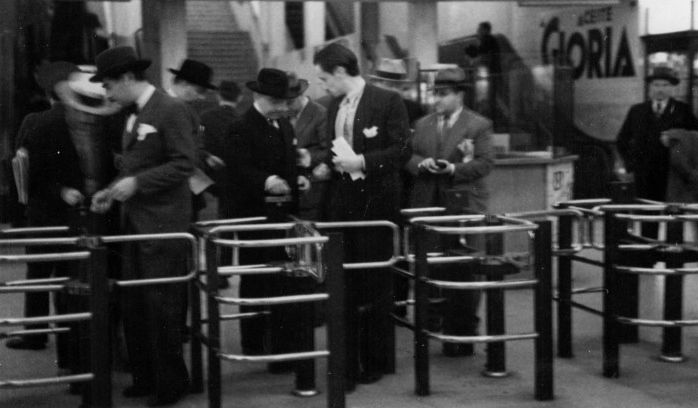 File:Turnstiles on line C.jpg