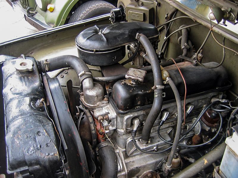 File:UAZ 569-engine compartment.jpg