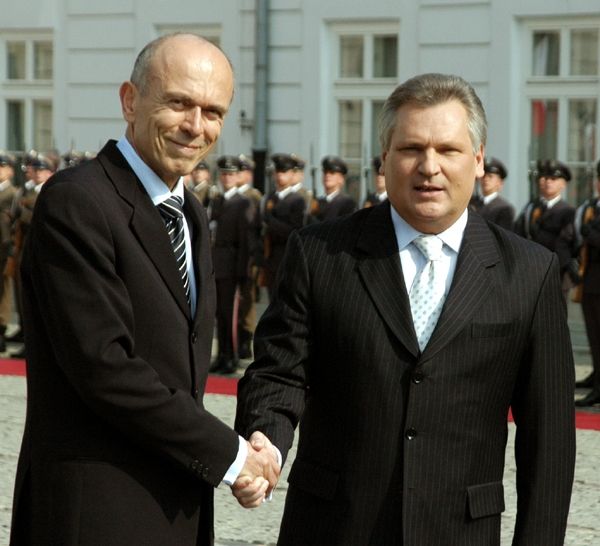 File:Aleksander Kwasniewski i Janez Drnovsek.jpg