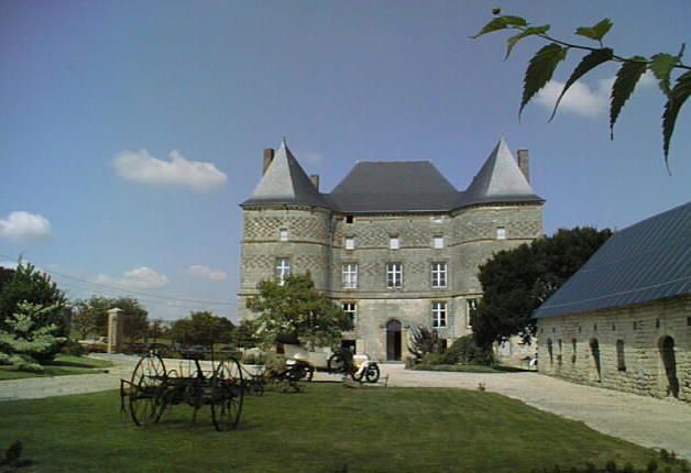 File:Doumely chateau.jpg