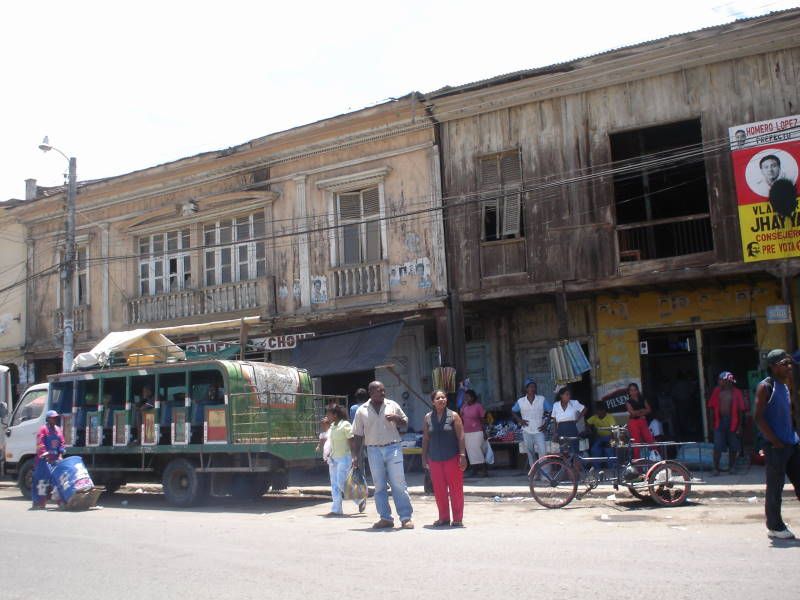 File:EsmeraldasStreetScene.jpg