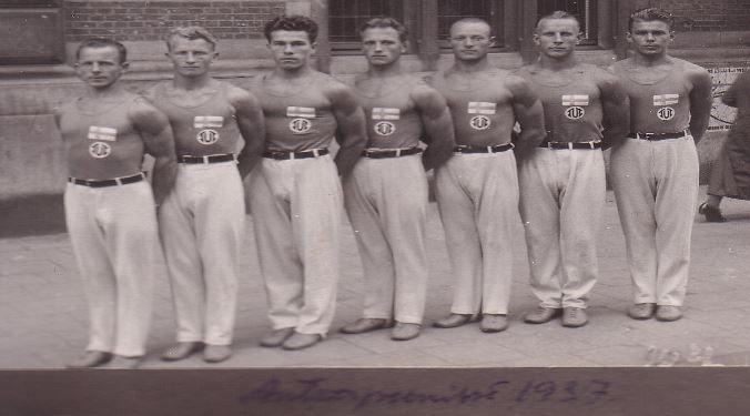 File:Finnish gymnastics team 1937 Antwerp.JPG