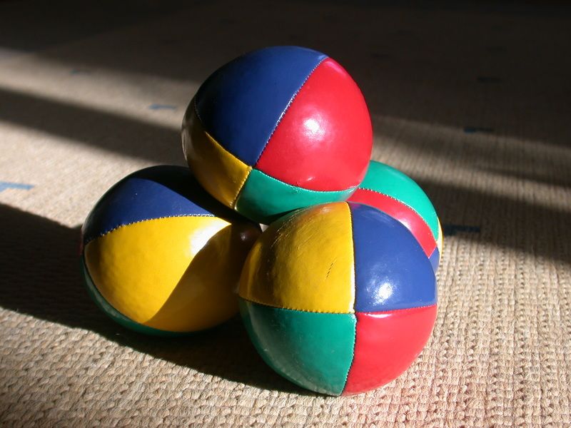 File:HDRI Sample Scene Balls (Auto Exposure).jpg